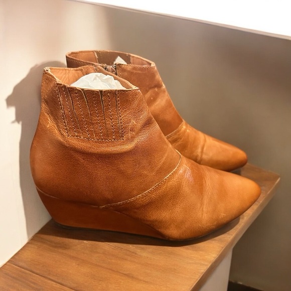 Band of the Free Tan Leather Wedge Boots - Size 8.5 (New with Tags) - Picture 3 of 5